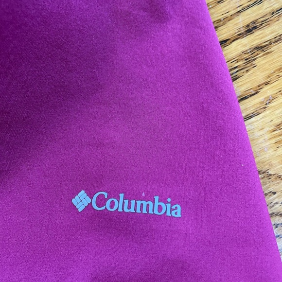 Columbia wine color long sleeve top. Back has flaps. Size Large. - Picture 9 of 14